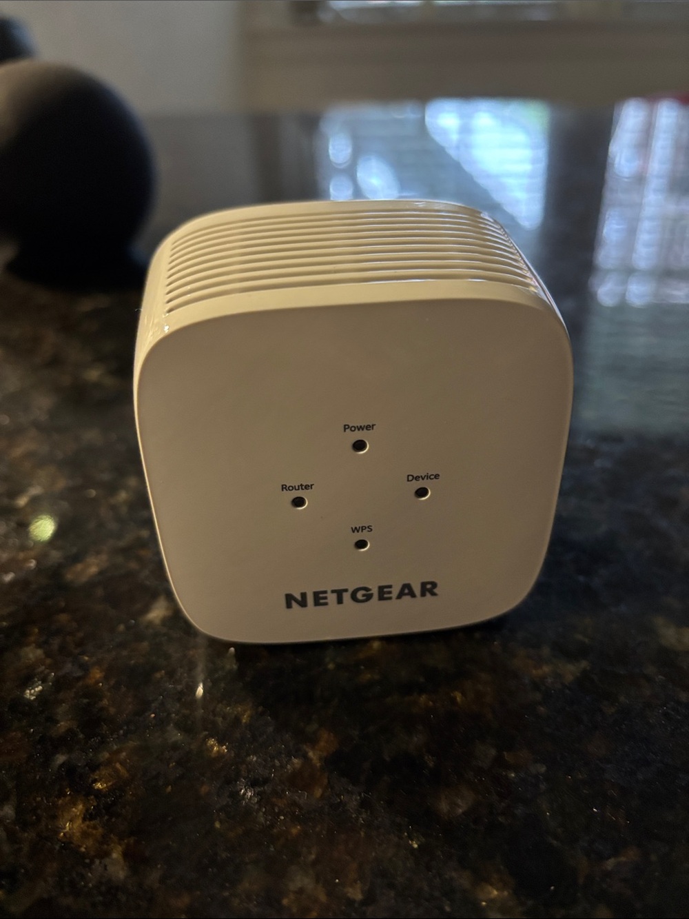 NETGEAR White Wireless Access Point - Picture 3 of 4